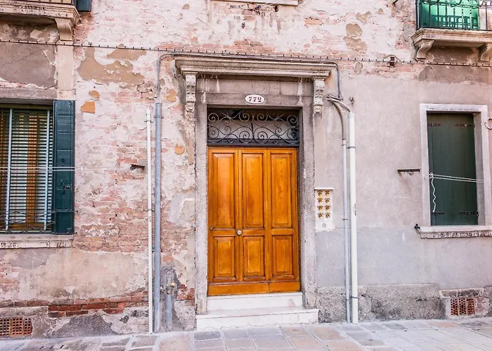 Casa Masa close to @S.Lucia Train Station